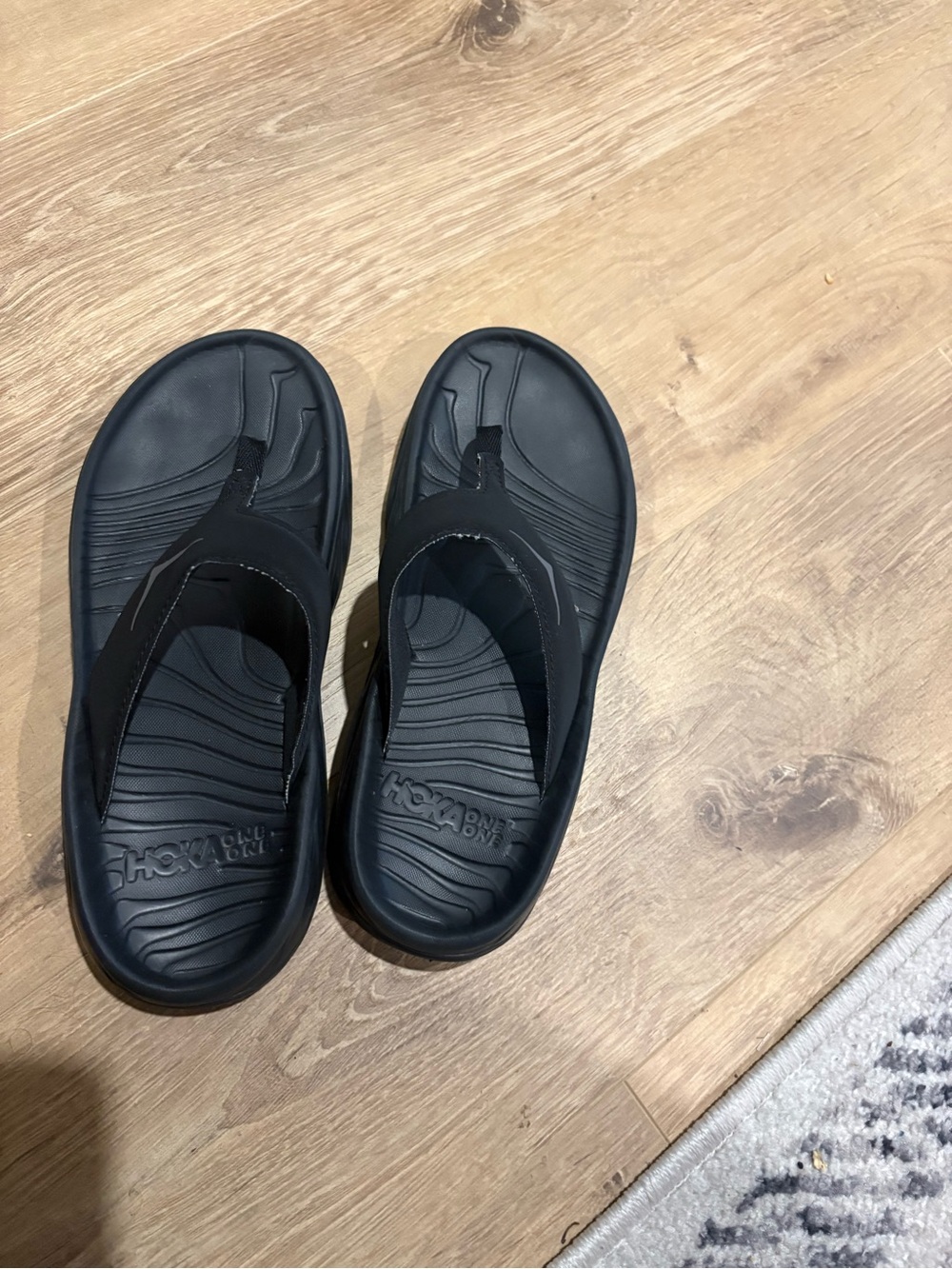 HOKA women’s Black Recovery Flip Flops size 8